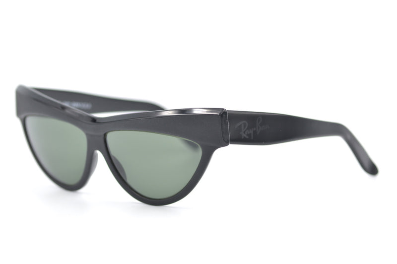 B&L RayBan Onyx WO 807 vintage sunglasses. Rare RayBan sunglasses. Bausch & Lomb RayBan Sunglasses.