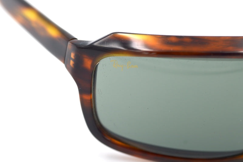 B&L Ray-Ban W2825 Vintage Sunglasses. B & L Ray-Ban wrap around sunglasses. Vintage Ray-Ban Sunglasses.