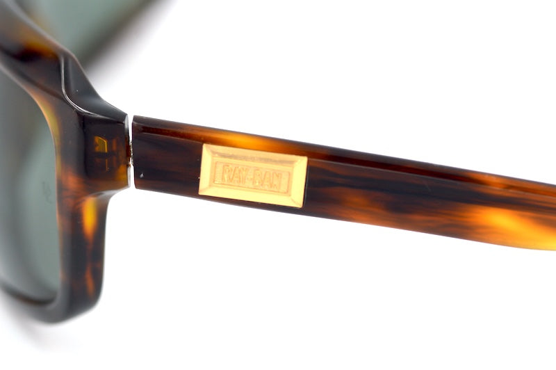 B&L Ray-Ban W2825 Vintage Sunglasses. B & L Ray-Ban wrap around sunglasses. Vintage Ray-Ban Sunglasses.