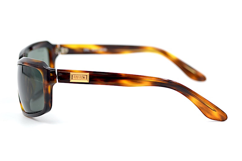 B&L Ray-Ban W2825 Vintage Sunglasses. B & L Ray-Ban wrap around sunglasses. Vintage Ray-Ban Sunglasses.