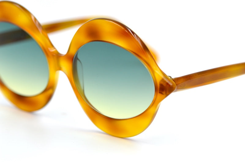Pierre Cardin Kiss C-18 60s vintage sunglasses. Women's 60s Mod style sunglasses. 