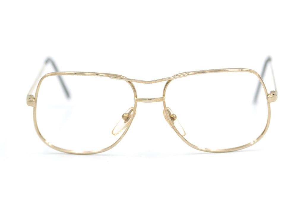 Looking 70s vintage glasses. 70s eyeglasses. Retro eyeglasses. Sustainable glasses.