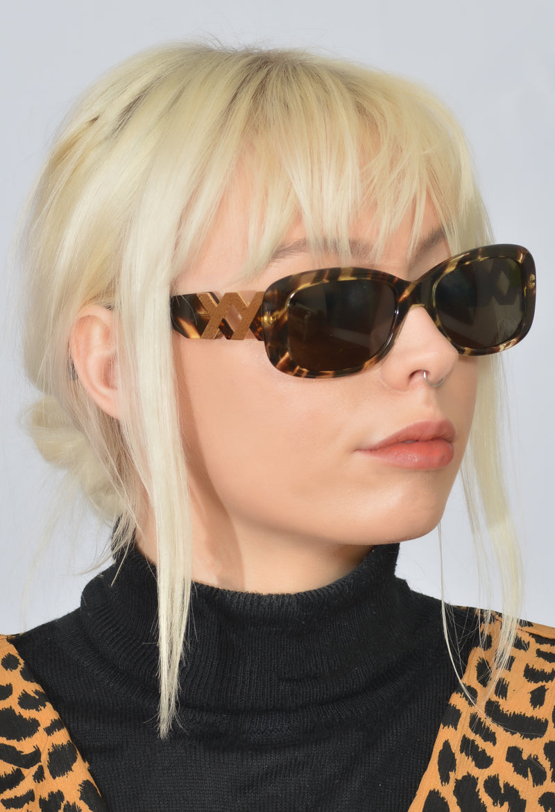 Yves Saint Laurent 6541 Vintage Sunglasses. YSL Sunglasses. Saint Laurent Sunglasses. Vintage YSL sunglasses. Vintage Yves Saint Laurent Sunglasses. Designer Sunglasses. Vintage Designer Sunglasses.