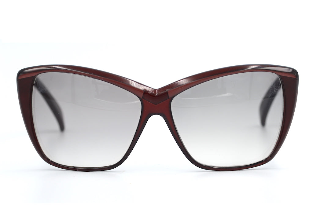 Yves Saint Laurent 8706 vintage sunglasses. YSL sunglasses. YSL cat eye sunglasses. Vintage cat eye sunglasses. Vintage YSL. Vintage Yves Saint Laurent. Vintage designer sunglasses.