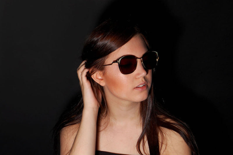 Model wearing Daisy Vintage Sunglasses